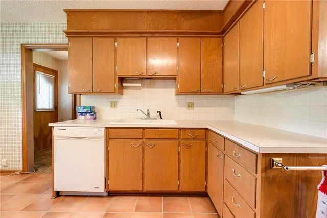 $260,000 | 4722 Hedges Avenue, Kansas City, MO 64133