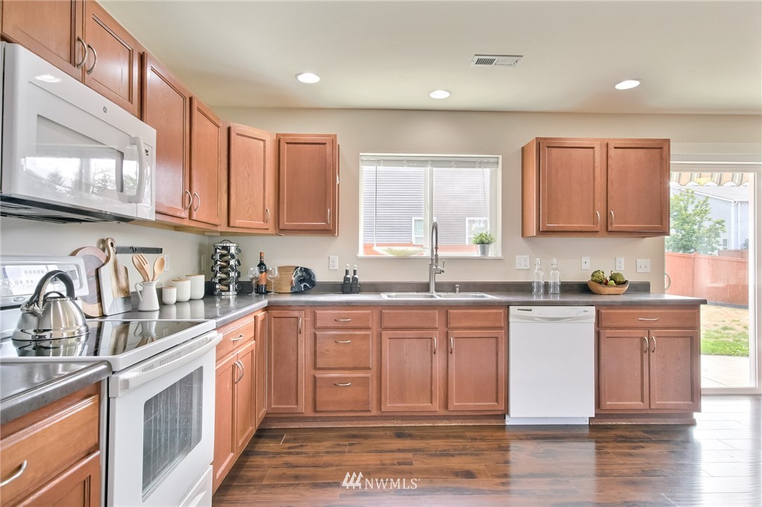 29734 217th Place Southeast Kent, WA 98042 - Photo 12 of 40