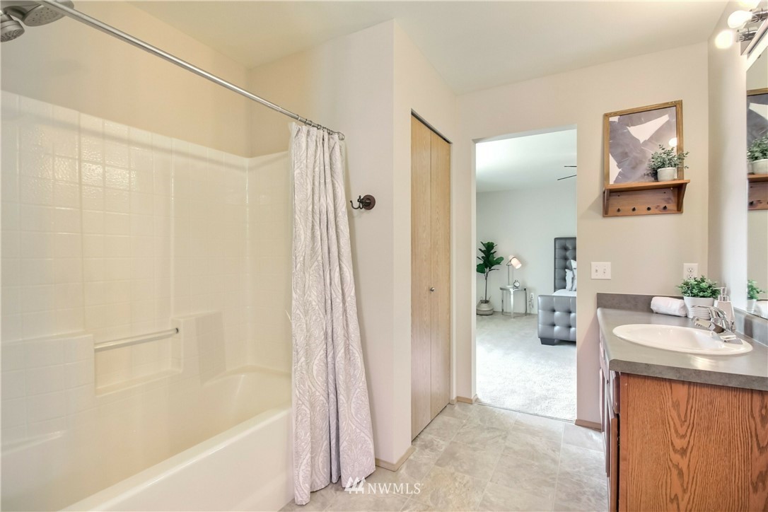 29734 217th Place Southeast Kent, WA 98042 - Photo 17 of 40