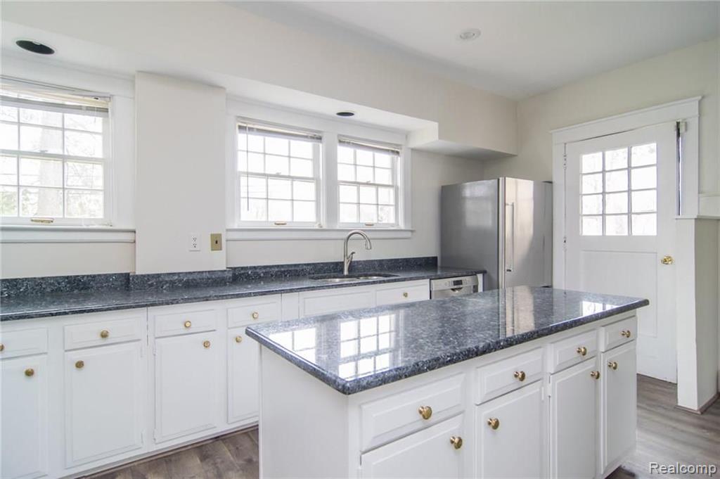 160 East Long Lake Road Bloomfield Hills, MI 48304 - Photo 16 of 58