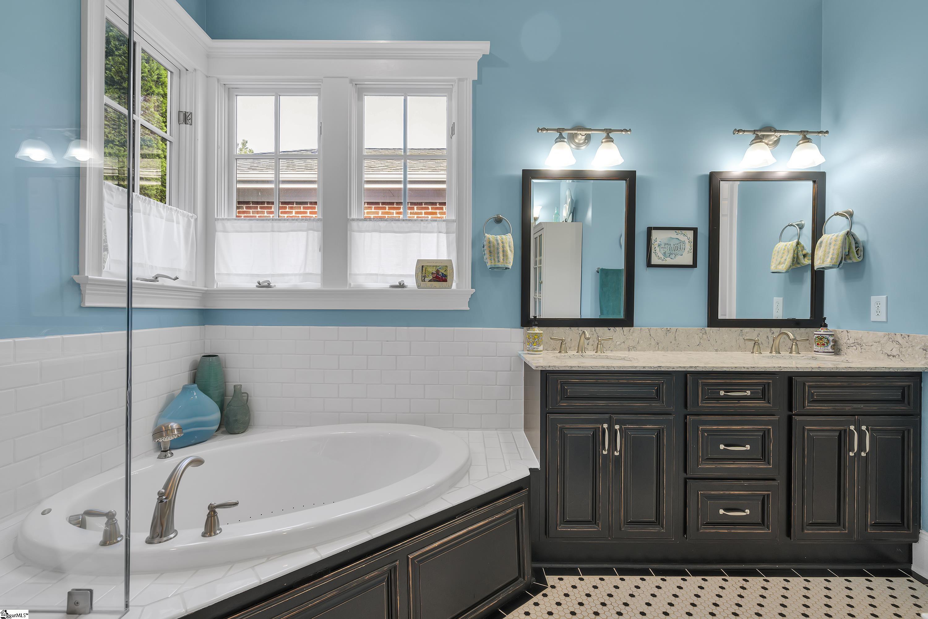 8 Ruskin Square Greenville, SC 29607 - Photo 16 of 35