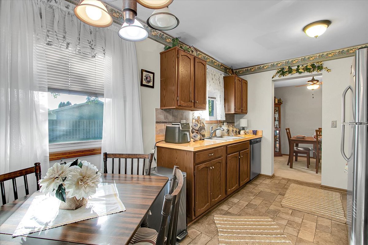 1650 Kautz Road Aurora, IL 60504 - Photo 11 of 29 Gallery Image 11