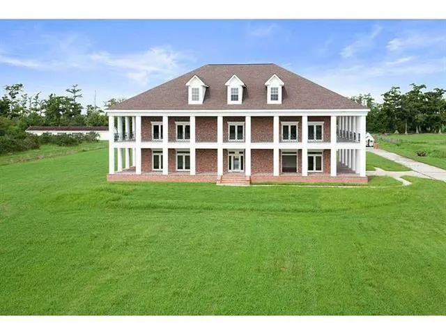 $1,999,000 | 13864 Highway 23, Belle Chasse, LA 70037