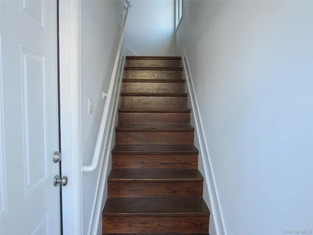 $2,100 | 131 Roanoke Avenue, Unit A, Riverhead, NY 11901