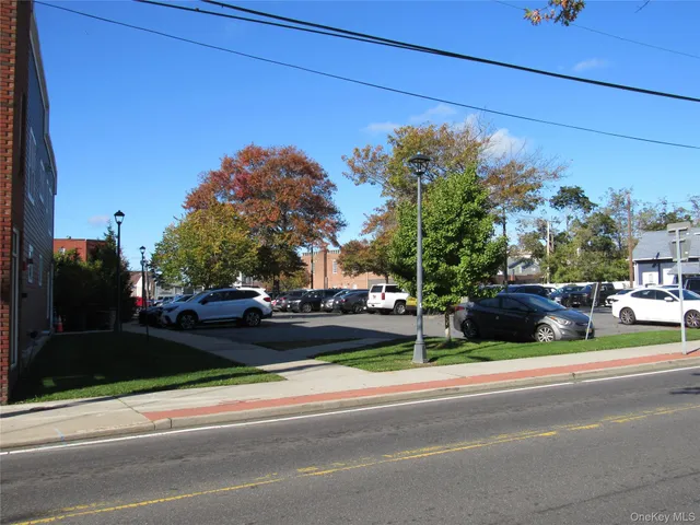 $2,100 | 131 Roanoke Avenue, Unit A, Riverhead, NY 11901