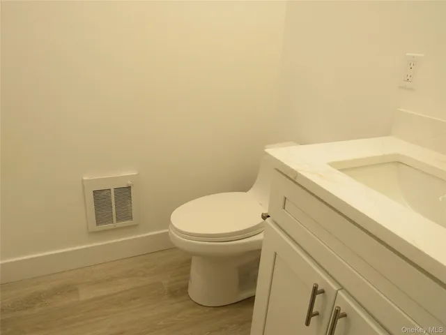 $2,100 | 131 Roanoke Avenue, Unit A, Riverhead, NY 11901