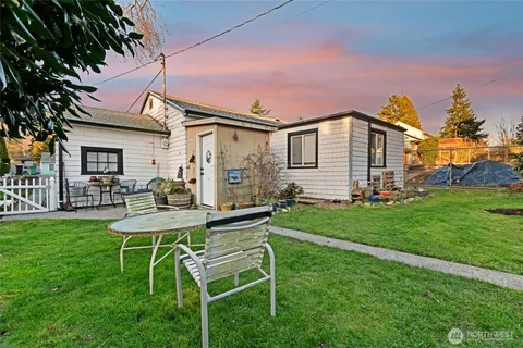 $875,000 | 721 North 88th Street, Seattle, WA 98103