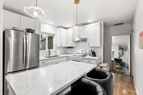 $875,000 | 721 North 88th Street, Seattle, WA 98103