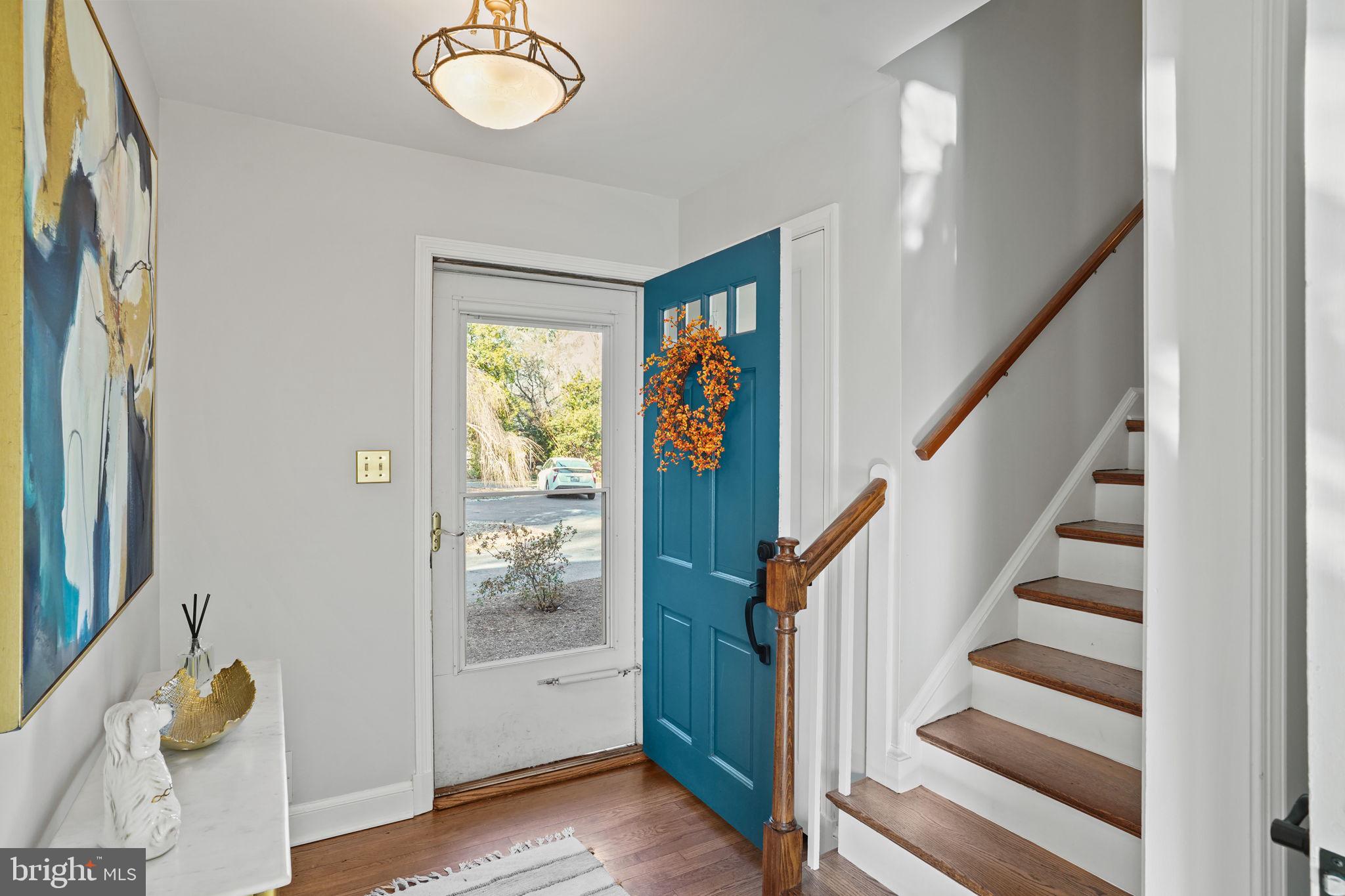 406 West Braddock Road Alexandria, VA 22302 - Photo 4 of 56 Welcoming entry foyer