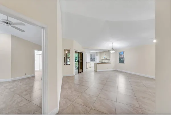$2,500 | 6698 Montego Bay Boulevard, Unit F, Boca Raton, FL 33433