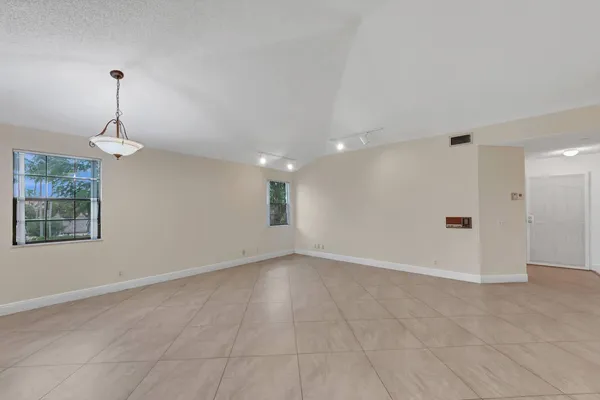 $2,500 | 6698 Montego Bay Boulevard, Unit F, Boca Raton, FL 33433