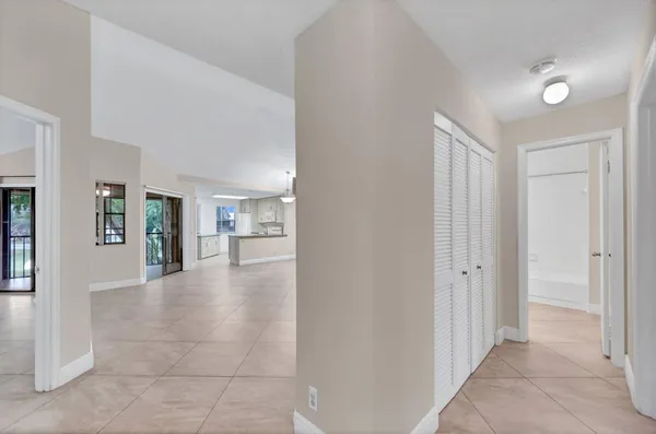 $2,500 | 6698 Montego Bay Boulevard, Unit F, Boca Raton, FL 33433