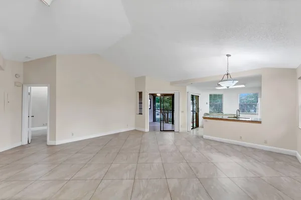 $2,500 | 6698 Montego Bay Boulevard, Unit F, Boca Raton, FL 33433