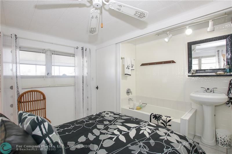 8630 Southwest 18th Place Davie, FL 33324 - Photo 12 of 58