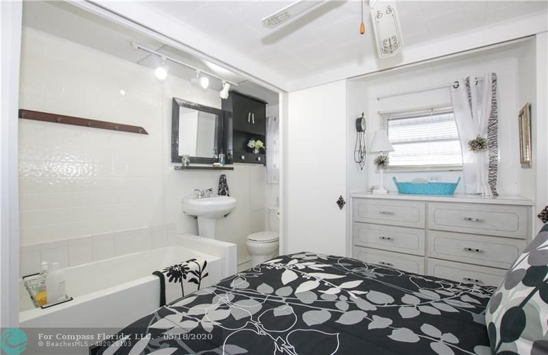 8630 Southwest 18th Place Davie, FL 33324 - Photo 15 of 58