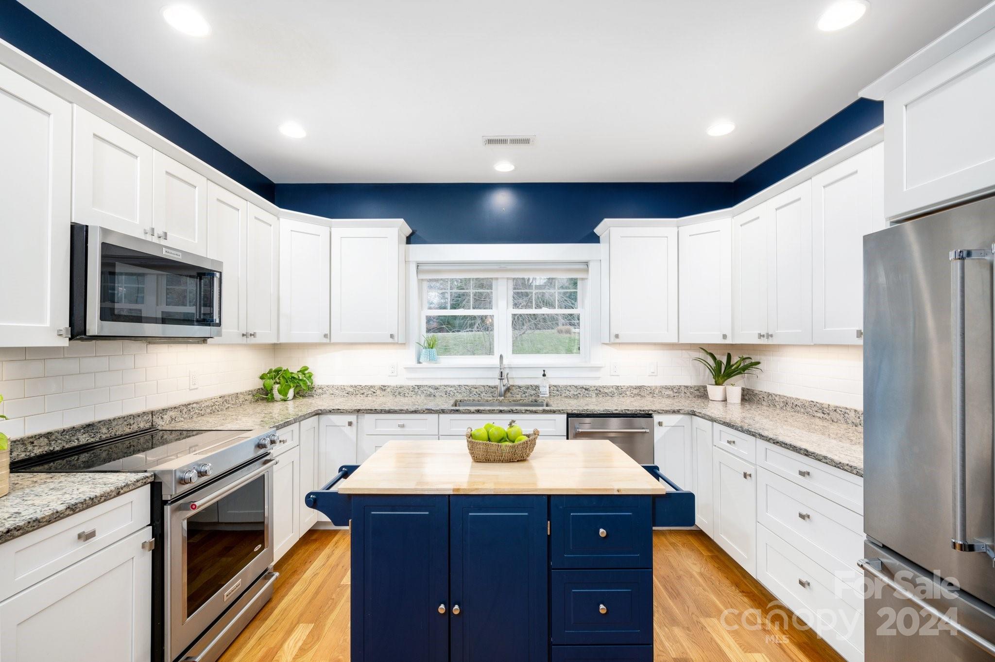 107 Noble Road Fairview, NC 28730 - Photo 5 of 33 Gallery Image 5