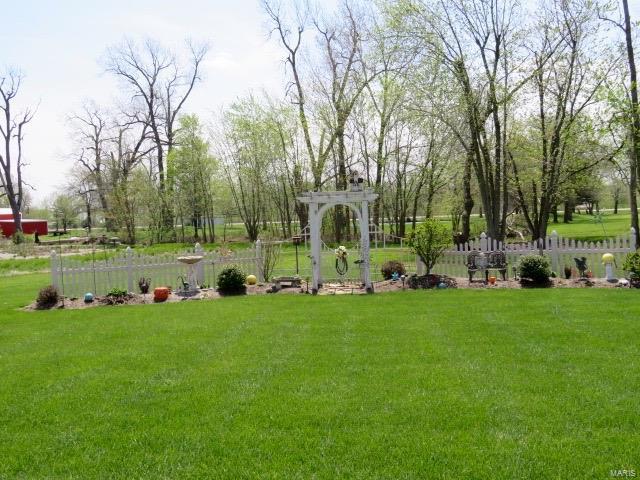 620 Mor Street Gillespie, IL 62033 - Photo 4 of 63 Gallery Image 4
