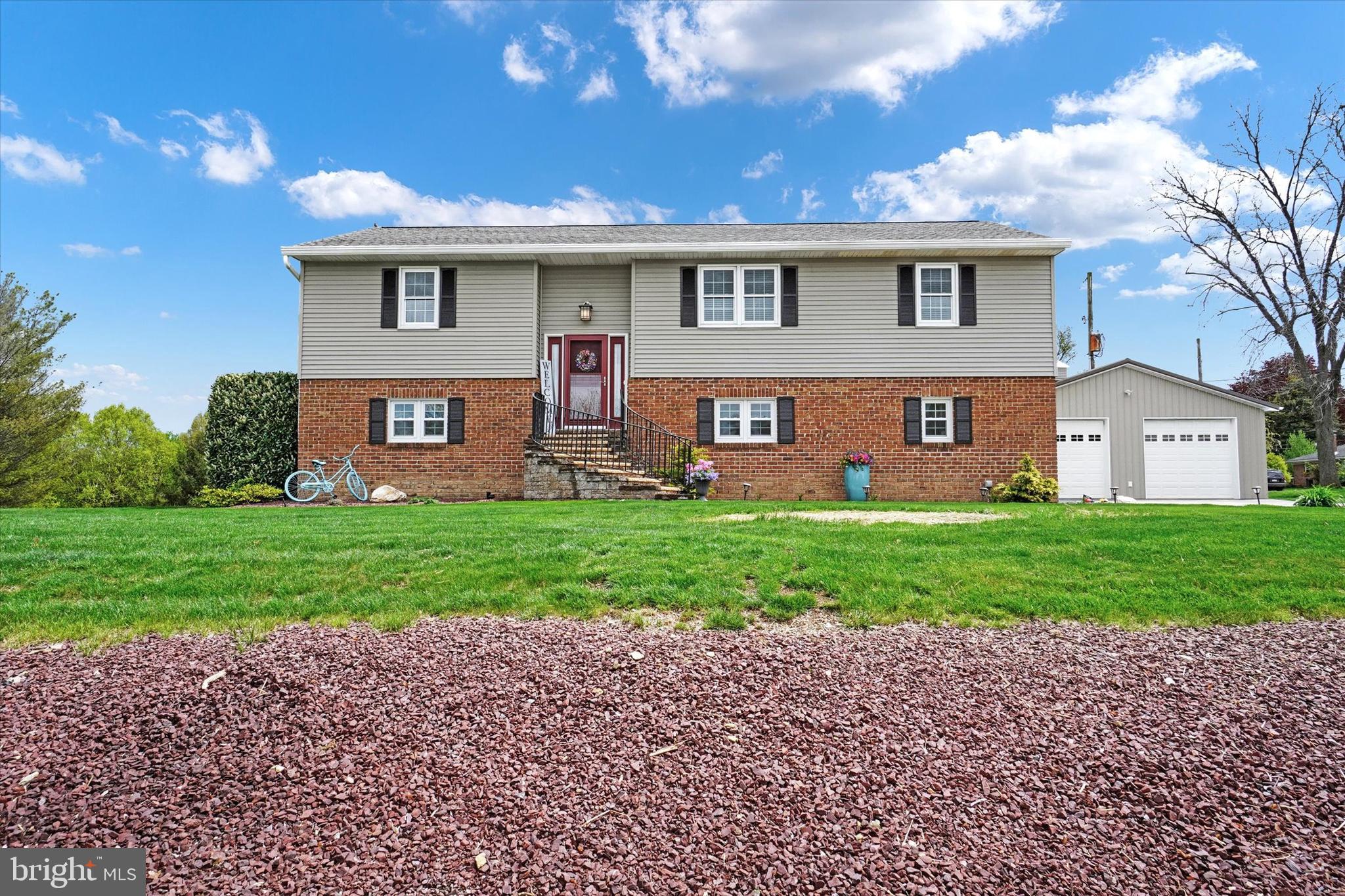 310 Dew Drop Road York, PA 17402 - Photo 2 of 32