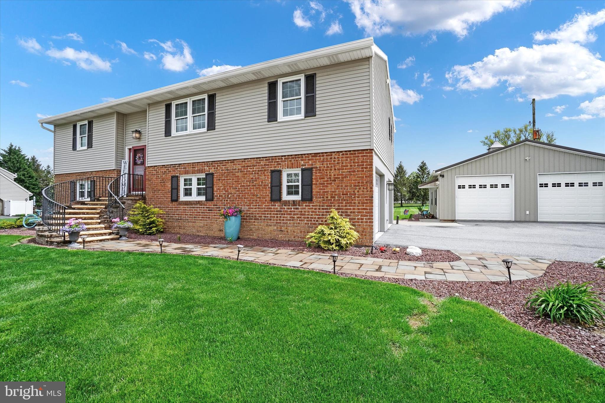310 Dew Drop Road York, PA 17402 - Photo 3 of 32