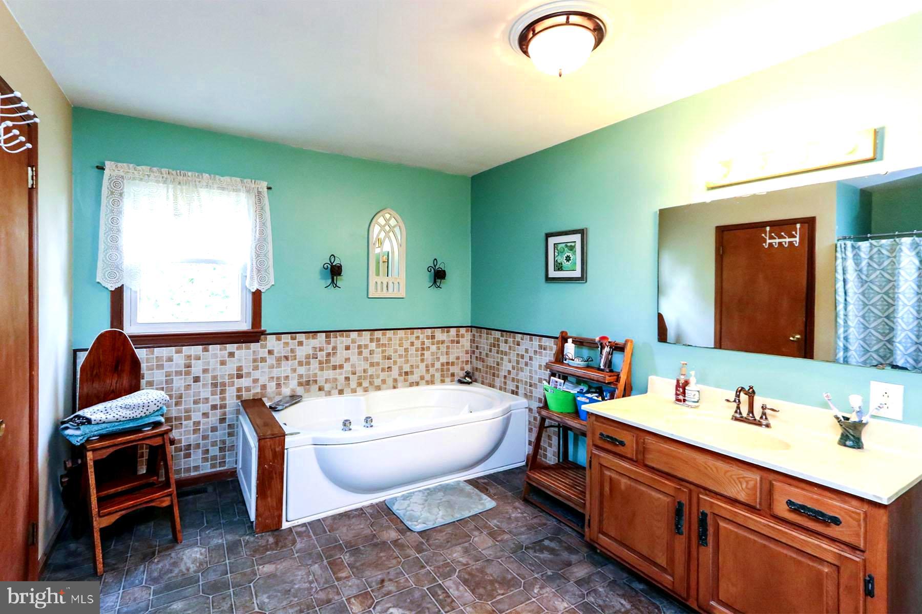 774 Yorketown Road Woodstown, NJ 08098 - Photo 14 of 25 Master Bath with Jacuzzi Tub