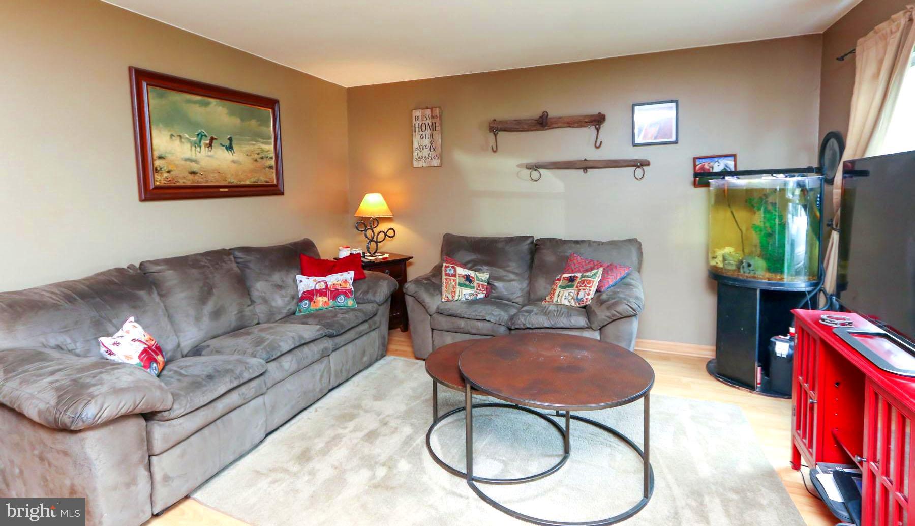 774 Yorketown Road Woodstown, NJ 08098 - Photo 4 of 25 Living Room