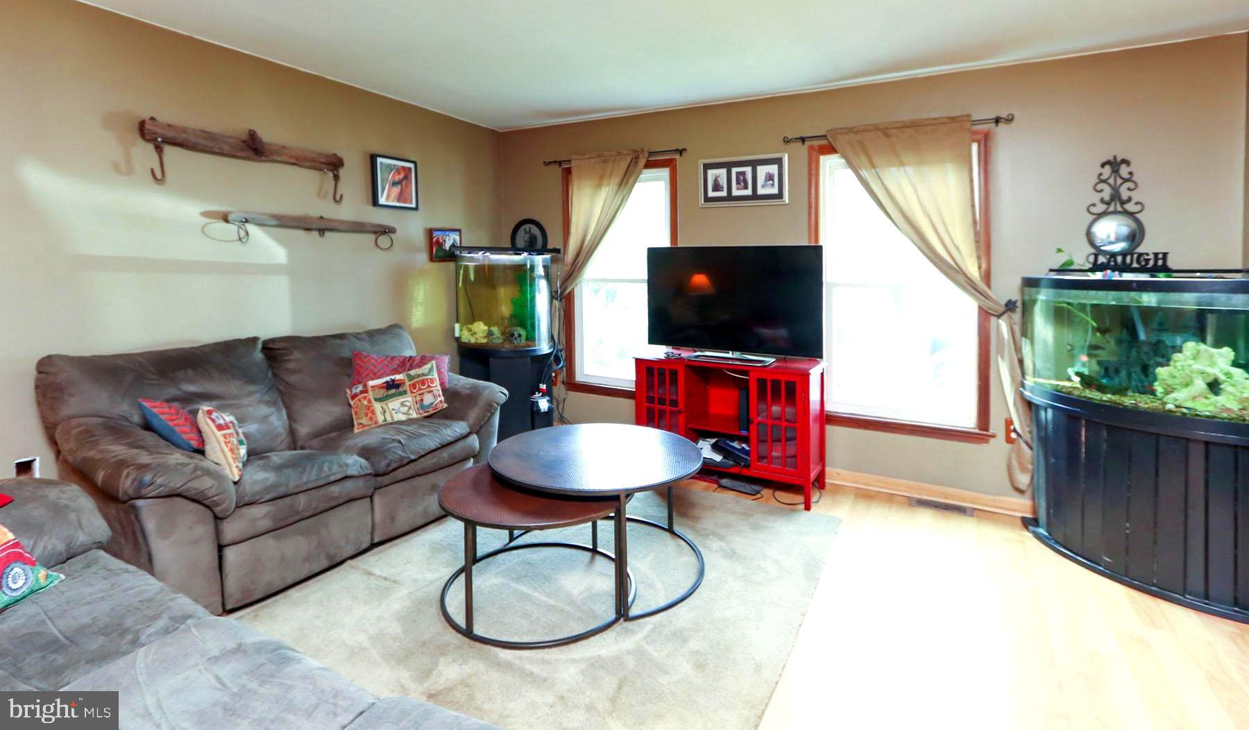 774 Yorketown Road Woodstown, NJ 08098 - Photo 5 of 25 Living Room