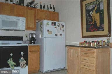 302 Roff Point Drive Odenton, MD 21113 - Photo 7 of 14 Kitchen