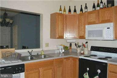 302 Roff Point Drive Odenton, MD 21113 - Photo 8 of 14 Kitchen