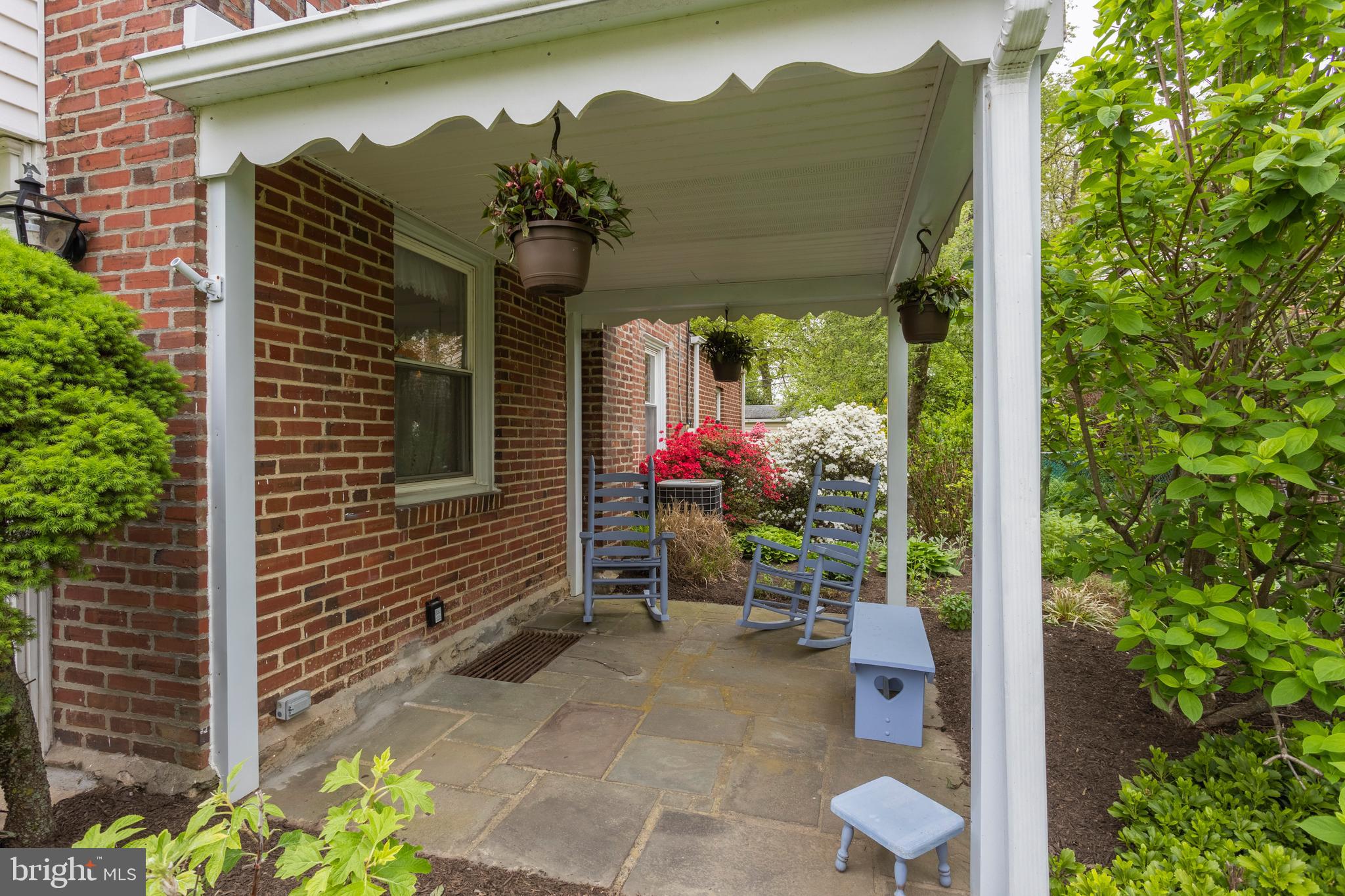 Covered side Porch
