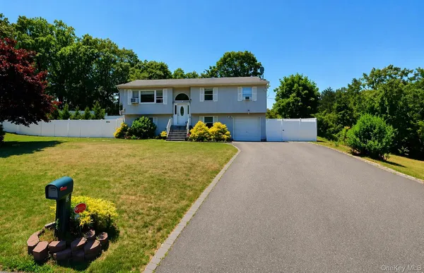 $649,999 | 2 Ridge Road, Shirley, NY 11967