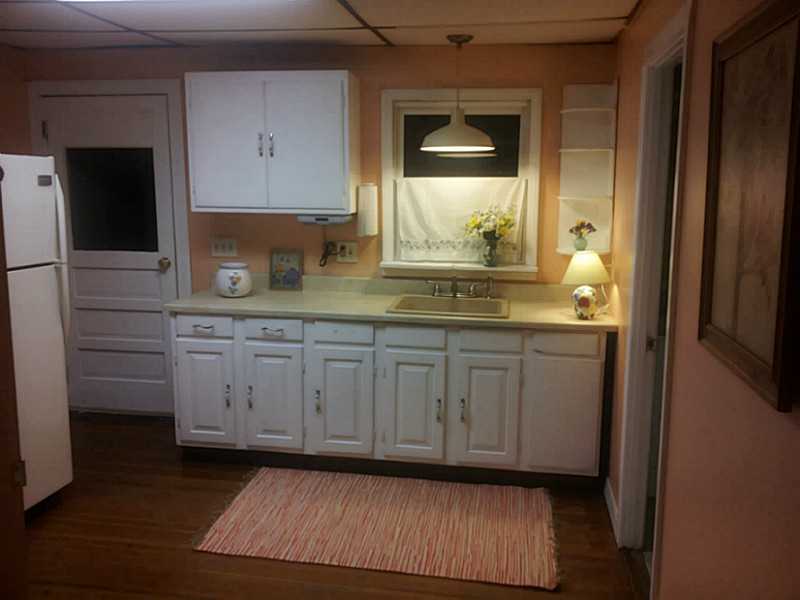 11 Prescott Hall Road Newport, RI 02840 - Photo 4 of 9 Kitchen. 1st floor