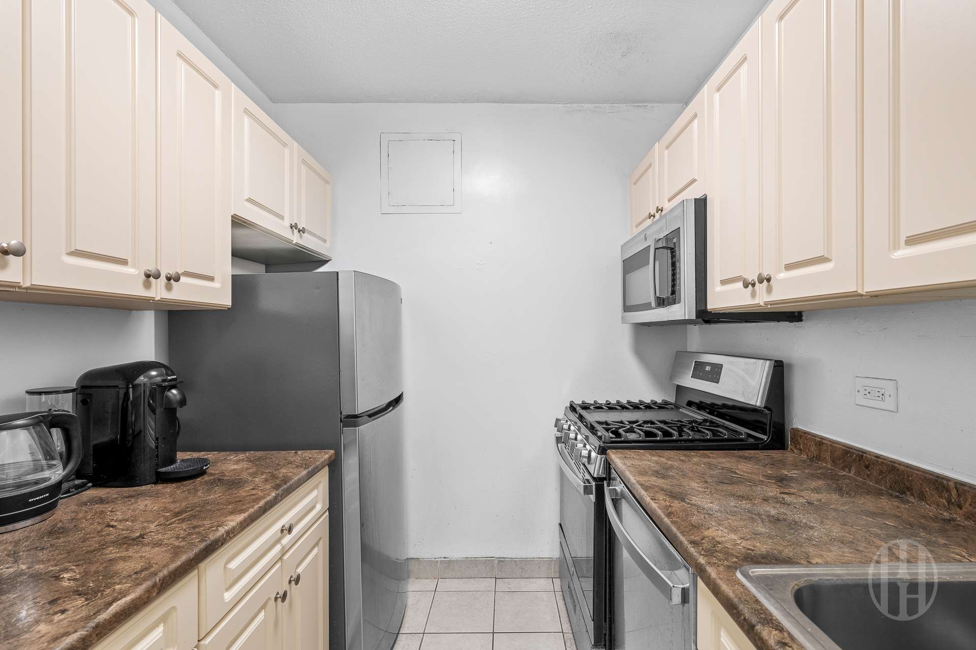 345 East 80th Street, Unit 3H Manhattan, NY 10075 - Photo 2 of 11
