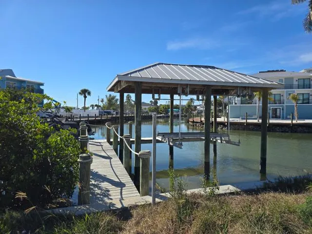 $1,100,000 | 223 Carolina Avenue, Fort Myers Beach, FL 33931