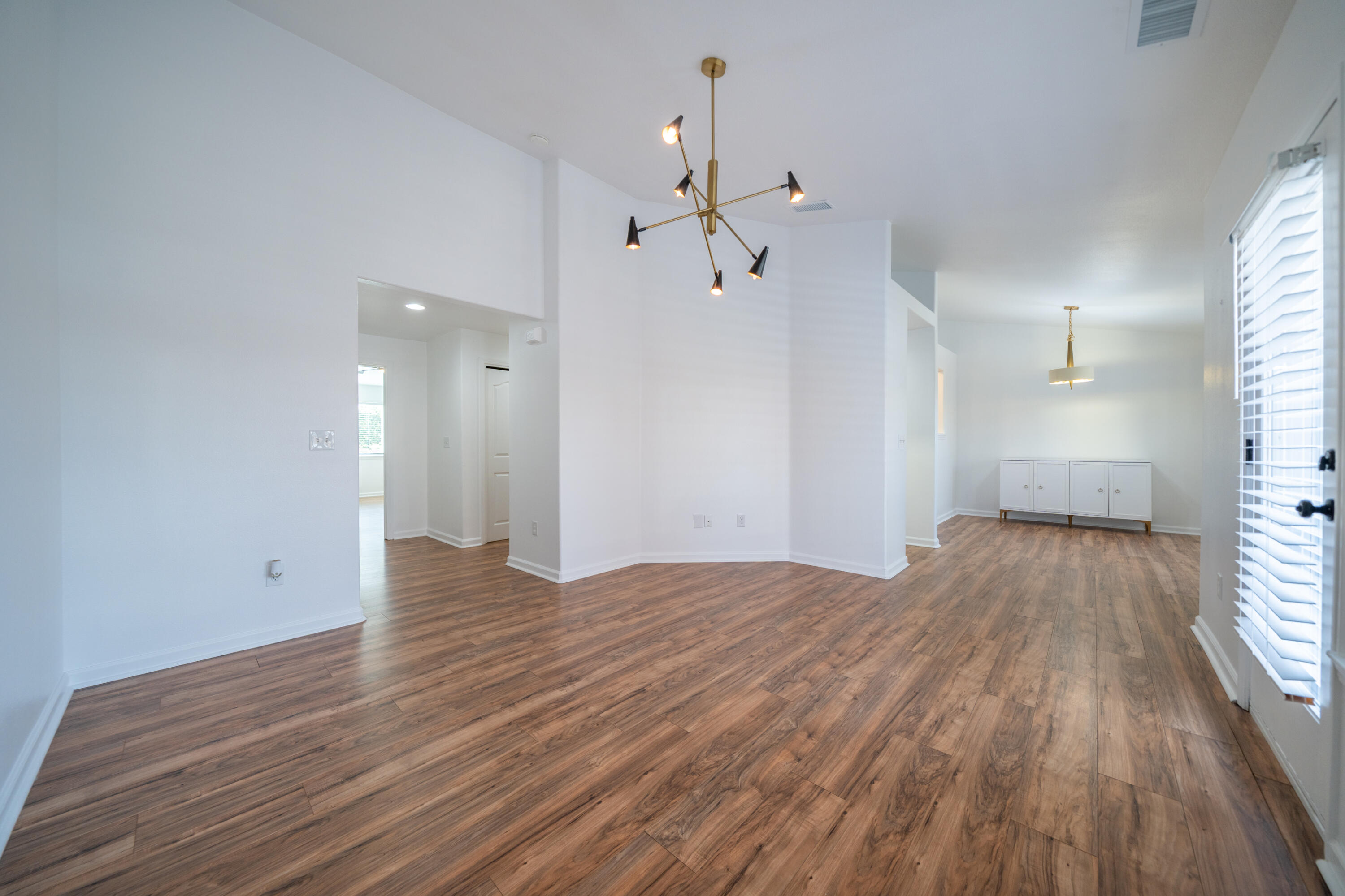 6038 Mid Drive Trail Redding, CA 96003 - Photo 2 of 20 Living room