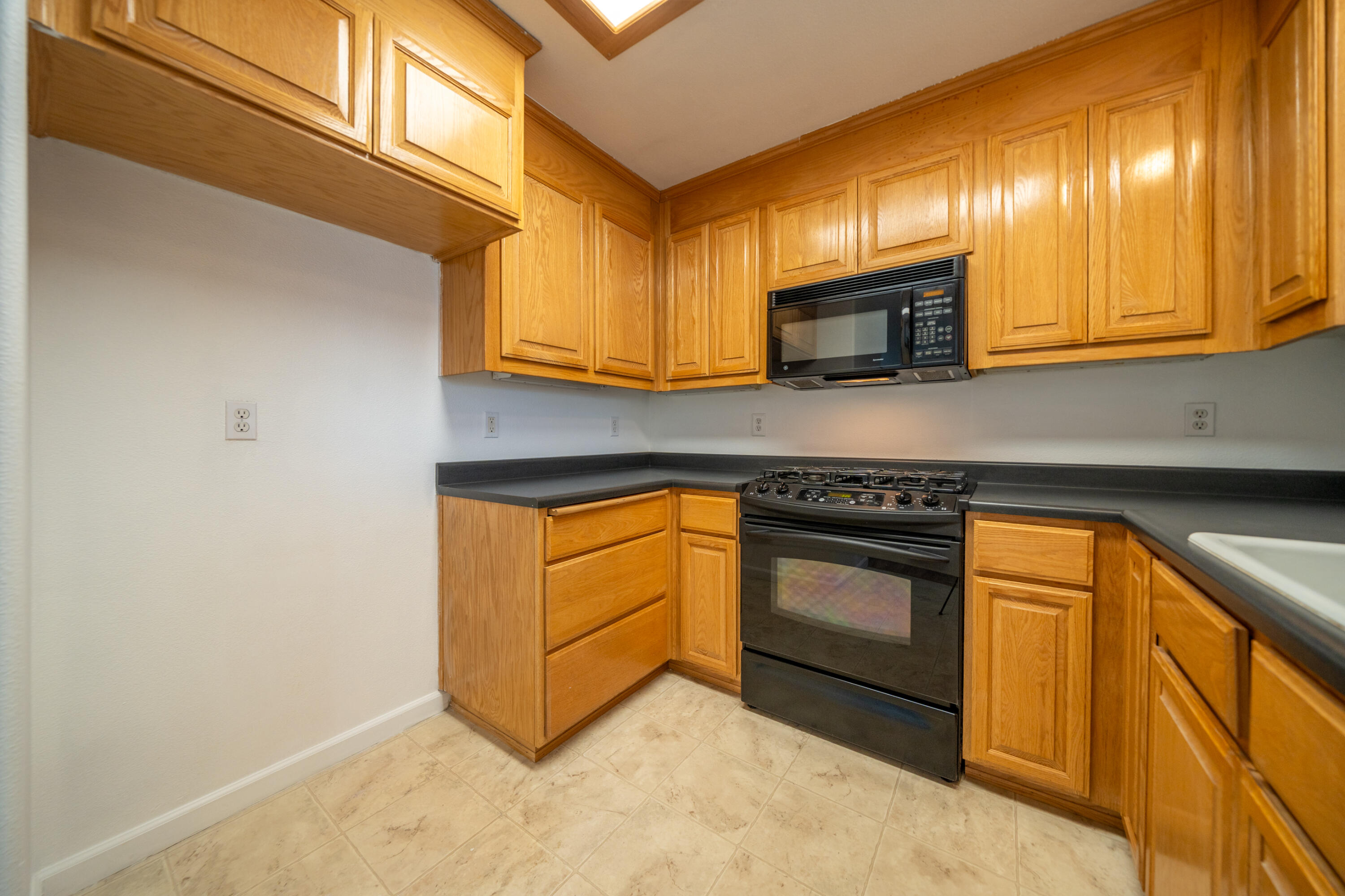 6038 Mid Drive Trail Redding, CA 96003 - Photo 7 of 20 Kitchen