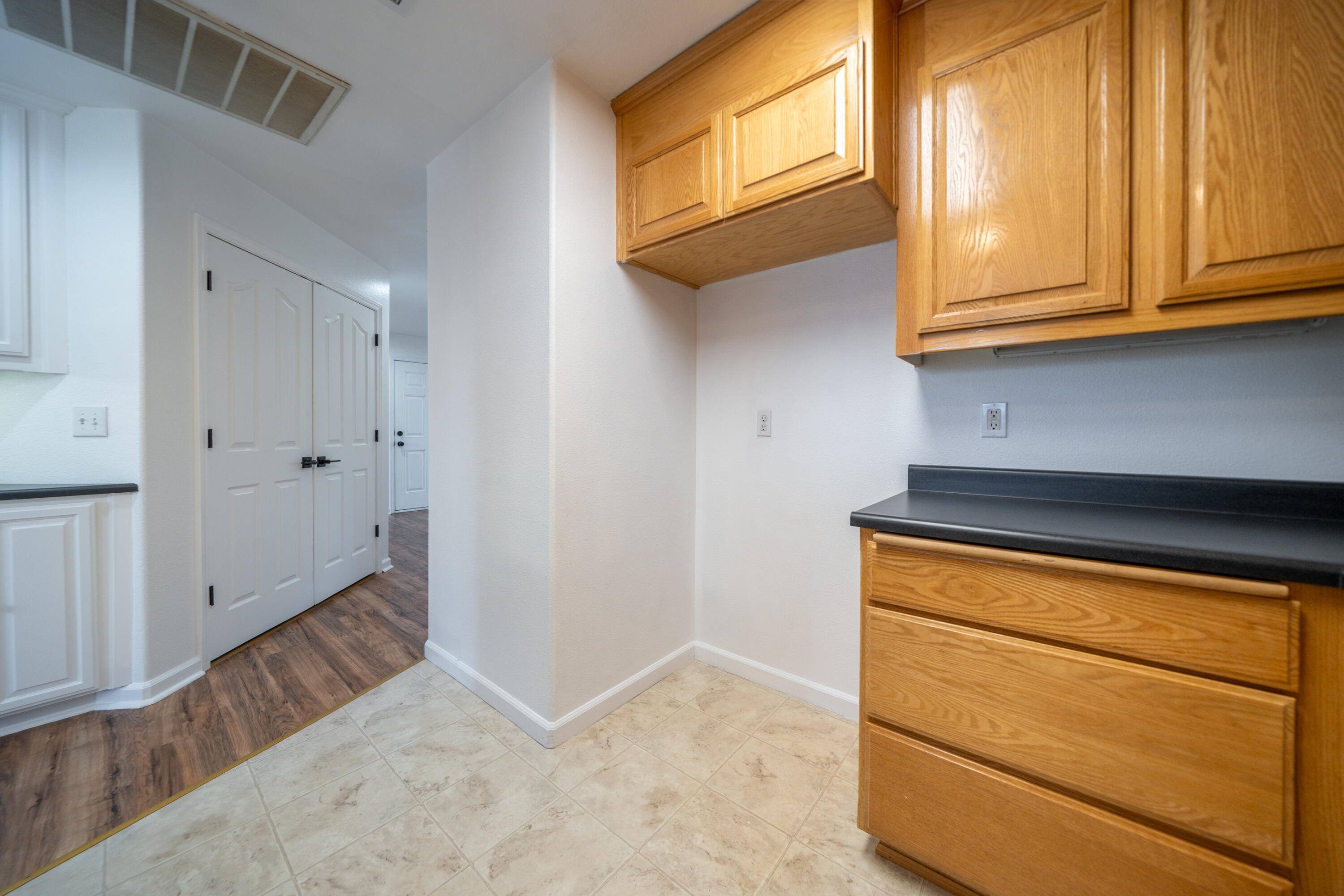 6038 Mid Drive Trail Redding, CA 96003 - Photo 9 of 20 Kitchen