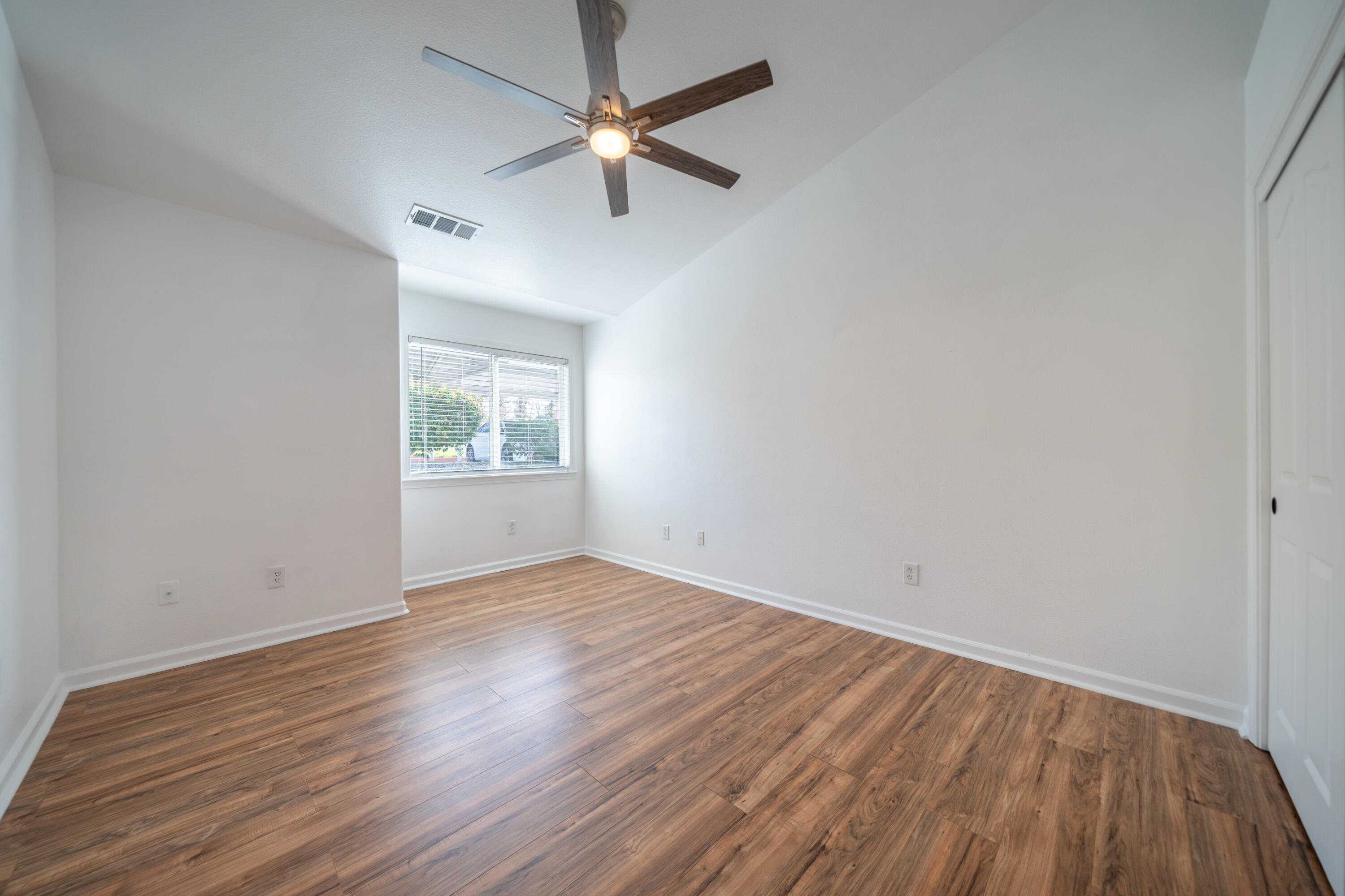 6038 Mid Drive Trail Redding, CA 96003 - Photo 10 of 20 Bedroom 2