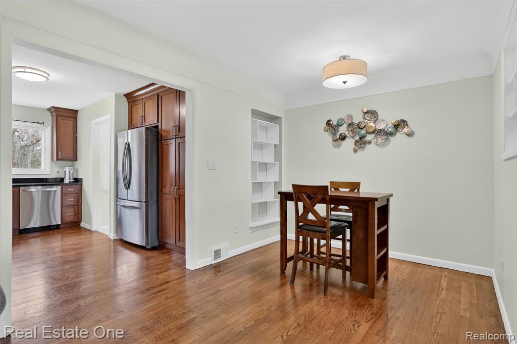 28491 Bayberry Road Farmington Hills, MI 48331 - Photo 9 of 37