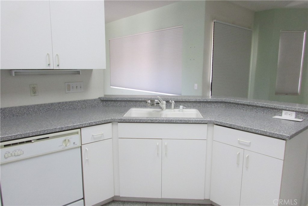 78281 Bovee Circle Palm Desert, CA 92211 - Photo 14 of 38 a sink with white cabinets