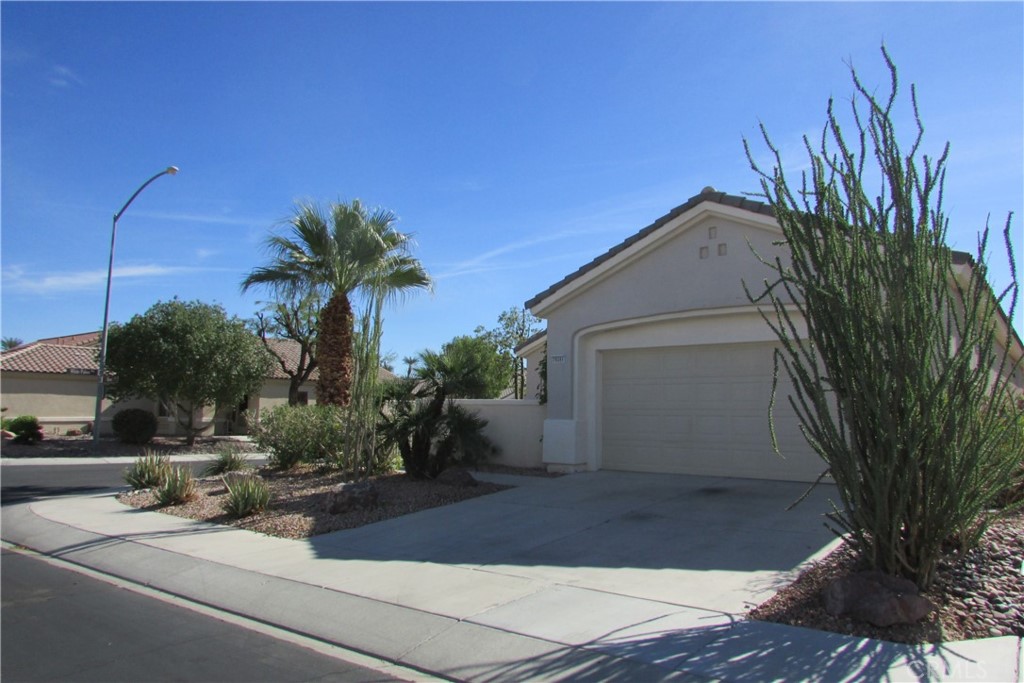 78281 Bovee Circle Palm Desert, CA 92211 - Photo 3 of 38 a view of backyard of house