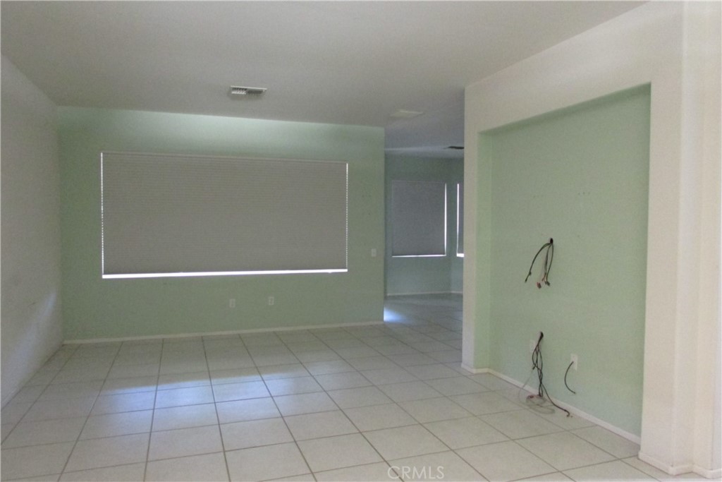78281 Bovee Circle Palm Desert, CA 92211 - Photo 9 of 38 a bathroom with a shower