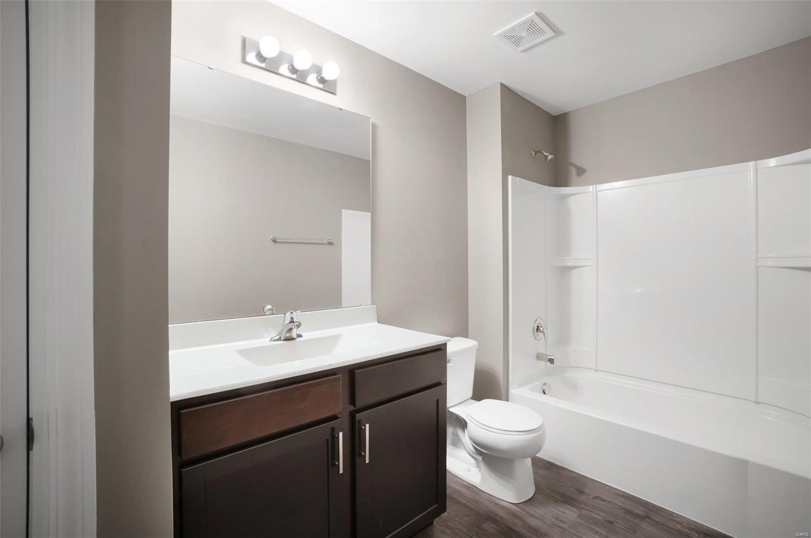 5363 Lakepath Way Eureka, MO 63025 - Photo 16 of 33