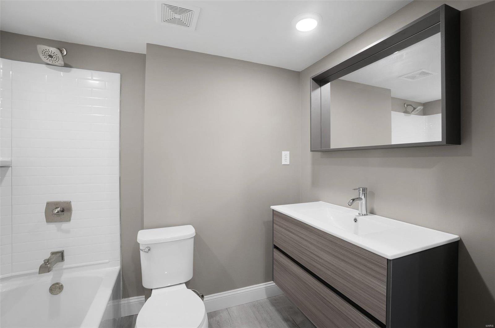 5363 Lakepath Way Eureka, MO 63025 - Photo 20 of 33