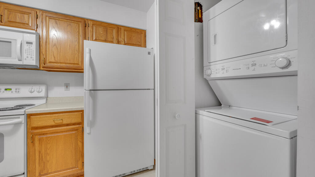 112 East Freistadt Road, Unit B Thiensville, WI 53092 - Photo 11 of 31 Kitchen Laundry