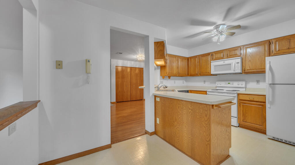 112 East Freistadt Road, Unit B Thiensville, WI 53092 - Photo 12 of 31 Kitchen