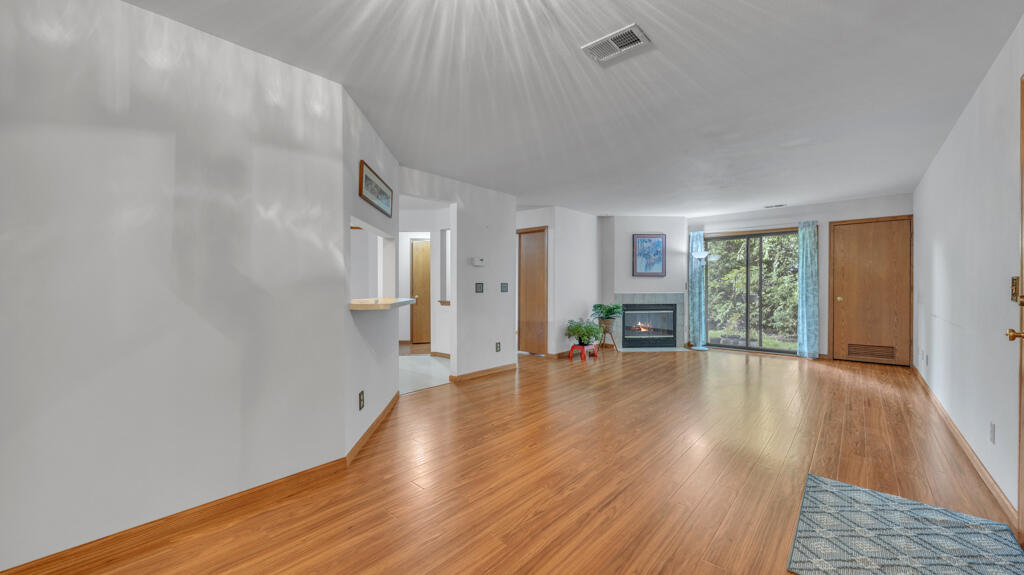112 East Freistadt Road, Unit B Thiensville, WI 53092 - Photo 5 of 31 Living Room