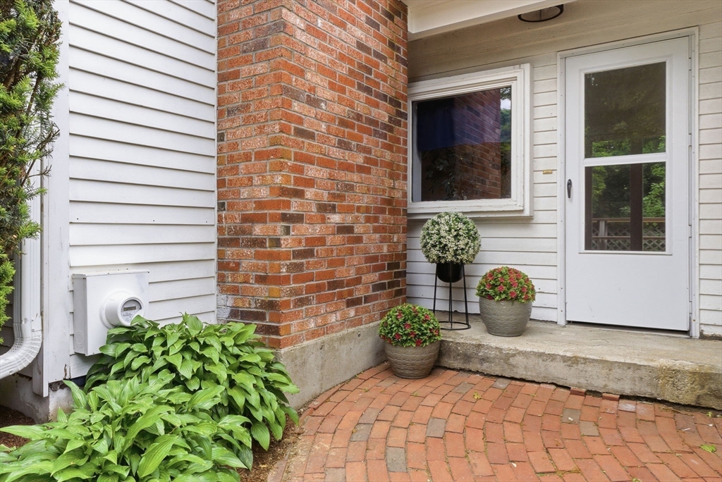 10 Arnold Road Framingham, MA 01701 - Photo 4 of 31 Gallery Image 4