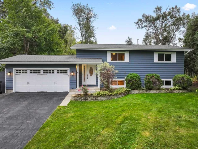 $325,000 | 103 South Seebert Street, Cary, IL 60013