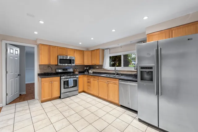 $325,000 | 103 South Seebert Street, Cary, IL 60013