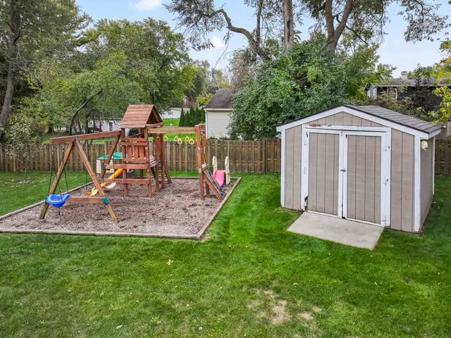 $325,000 | 103 South Seebert Street, Cary, IL 60013